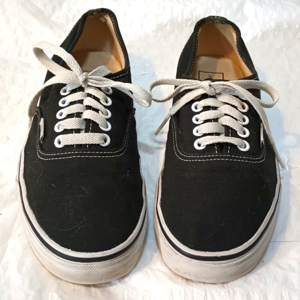 Vans off the wall black unisex men's 6.5 women's 8 shoes in excellent condition